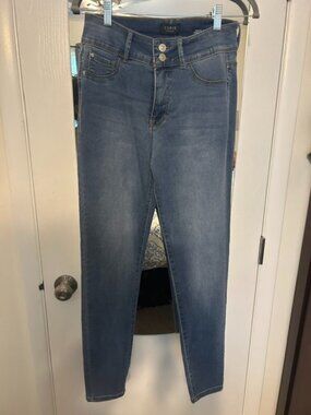 Curvy Fit High-Rise Skinny Jeans | Size 8 | Medium Wash